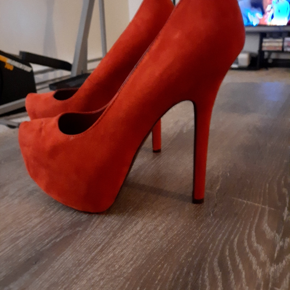 High Heels - Picture 2 of 2